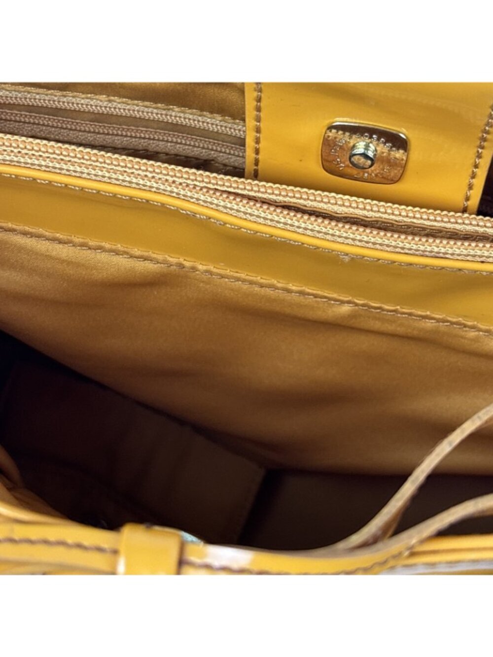 Liz Claiborne Vintage Yellow Gold Patent Leather Large Shoulder Tote & Accessory - Picture 9 of 15